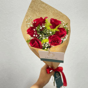Mini Buquê amarrado com 06 Rosas
